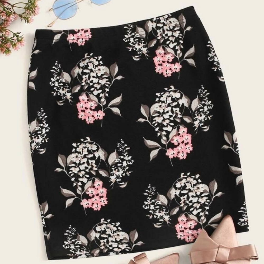 NEW⭐️Floral print pencil skirt